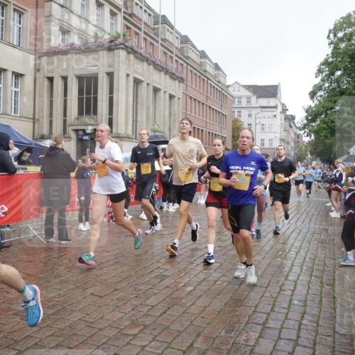 13.09.2026 - Kiel Lauf Yannick Fuchs http://msf.ph/oto/10413410 13.09.2026 10:45:00 Ziel 427, 451, 1181, 1323, 1606, 2952, 3591, 3753, 3872, 4044, 6298, 7327, 7765, 8198, 8941, 9702, 9703, 9917, 10388, 10572, 11473, 12240, 12543, 12670, 501, 688, 1357, 1751, 1753, 2189, 2488, 2659, 2837, 2920, 3134, 3152, 3282, 3980, 4033, 4243, 4432, 4532, 4829, 5294, 5420, 5567, 5599, 5699, 6194, 6580, 6637, 6711, 6731, 7122, 7279, 7468, 7677, 7701, 7910, 8445, 8669, 9326, 10082, 1482, 1590, 2391, 3285, 3796, 4588, 5220, 5361 meine-sportfotos.de