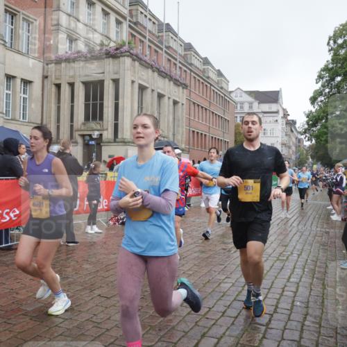 13.09.2026 - Kiel Lauf Yannick Fuchs http://msf.ph/oto/10413432 13.09.2026 10:45:02 Ziel 427, 451, 1181, 1606, 2410, 3753, 3872, 4044, 4681, 6298, 7327, 7765, 8198, 8941, 9702, 9703, 9917, 10388, 10526, 10572, 10666, 10986, 11473, 12240, 12670, 501, 688, 1323, 1357, 1751, 1753, 2189, 2488, 2659, 2837, 2920, 2952, 3134, 3152, 3282, 3591, 3980, 4033, 4243, 4432, 4532, 4829, 5420, 5567, 5699, 6194, 6580, 6637, 6711, 6731, 7122, 7279, 7468, 7677, 7701, 7910, 8445, 8669, 9326, 10082, 1482, 1590, 2391, 3285, 3796, 4588, 5220, 5361 meine-sportfotos.de