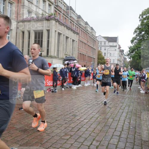 13.09.2026 - Kiel Lauf Yannick Fuchs http://msf.ph/oto/10413543 13.09.2026 10:45:10 Ziel 478, 979, 1482, 1590, 1606, 1703, 1878, 2391, 2410, 3753, 3872, 4044, 4588, 4681, 5220, 5296, 5361, 5600, 5763, 5764, 6298, 7631, 7765, 8457, 8744, 9702, 9703, 9917, 9956, 10526, 10666, 10915, 10986, 11473, 12670, 427, 451, 688, 1181, 1323, 1357, 1751, 1753, 2189, 2488, 2952, 3134, 3152, 3282, 3591, 4033, 4432, 4532, 4829, 5420, 5567, 6194, 6580, 6637, 6731, 7122, 7279, 7327, 7701, 7910, 8198, 8445, 8669, 8941, 9326, 9917, 10082, 10388, 10572, 461, 3285, 3796 meine-sportfotos.de
