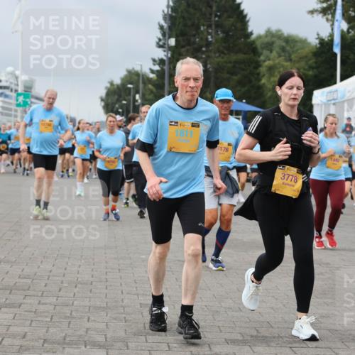13.09.2026 - Kiel Lauf Andreas Tolksdorf http://msf.ph/oto/10413551 13.09.2026 10:04:19 Kiellinie 10702, 700, 1811, 176, 1, 38, 3778, 1448, 38 meine-sportfotos.de