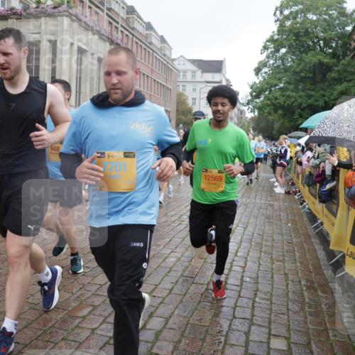 13.09.2026 - Kiel Lauf Yannick Fuchs http://msf.ph/oto/10413577 13.09.2026 10:45:13 Ziel 478, 979, 1482, 1575, 1590, 1703, 1878, 2391, 2410, 3285, 3796, 3872, 4044, 4588, 4681, 5220, 5296, 5361, 5600, 5763, 5764, 6799, 7631, 8457, 8744, 9378, 9702, 9703, 9956, 10183, 10526, 10666, 10915, 10986, 11541, 12670, 427, 451, 688, 1181, 1323, 1357, 1606, 1751, 1753, 2189, 2488, 2952, 3134, 3152, 3282, 3591, 3753, 4033, 4532, 4829, 5420, 5567, 6298, 6580, 6731, 7122, 7279, 7327, 7701, 7765, 7910, 8198, 8445, 8669, 8941, 9326, 9702, 9917, 10082, 10388, 10572, 461, 1682 meine-sportfotos.de