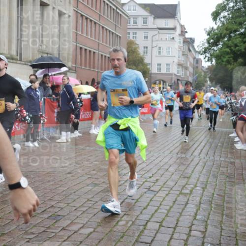 13.09.2026 - Kiel Lauf Yannick Fuchs http://msf.ph/oto/10413620 13.09.2026 10:45:18 Ziel 478, 979, 1482, 1575, 1590, 1703, 1878, 2391, 3263, 3264, 3285, 3628, 3796, 4168, 4588, 5220, 5296, 5361, 5365, 5600, 5763, 5764, 6799, 7620, 7631, 7795, 8457, 8744, 8788, 9378, 9845, 9956, 10183, 10915, 10948, 11541, 11951, 427, 451, 1181, 1323, 1357, 1606, 2189, 2410, 2488, 2952, 3152, 3591, 3753, 3872, 4044, 4681, 4829, 6298, 6731, 7122, 7279, 7327, 7765, 8198, 8669, 8941, 9326, 9702, 9917, 10388, 10572, 360, 461, 1682 meine-sportfotos.de