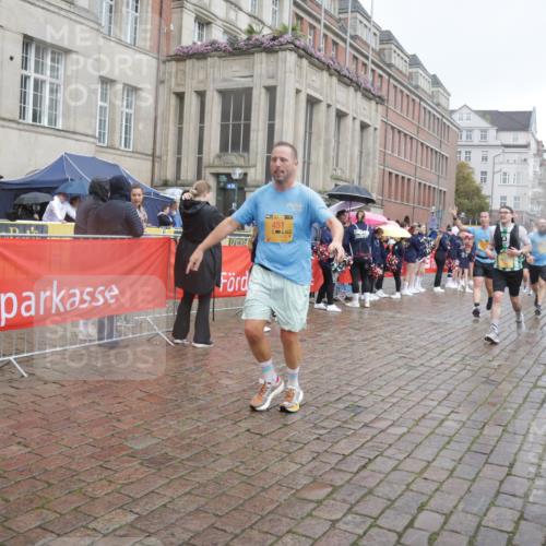 13.09.2026 - Kiel Lauf Yannick Fuchs http://msf.ph/oto/10413731 13.09.2026 10:45:28 Ziel 461, 1012, 1267, 1575, 1682, 1969, 2599, 2836, 3075, 3263, 3264, 3628, 3749, 4151, 4168, 4536, 4699, 4726, 5365, 5957, 6269, 6406, 6799, 7027, 7620, 7735, 7766, 7795, 8444, 8788, 9083, 9845, 9867, 9895, 10441, 10948, 11541, 11951, 12044, 12355, 12687, 427, 451, 478, 979, 1181, 1482, 1575, 1590, 1606, 1703, 1878, 2391, 2410, 3285, 3753, 3796, 3872, 4044, 4588, 4681, 5220, 5296, 5361, 5600, 5763, 5764, 6298, 6799, 7327, 7765, 8198, 8941, 9702, 9917, 10388, 10572, 360, 1015 meine-sportfotos.de