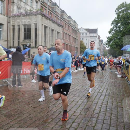 13.09.2026 - Kiel Lauf Yannick Fuchs http://msf.ph/oto/10413901 13.09.2026 10:45:39 Ziel 360, 1015, 1065, 1180, 1229, 1484, 1537, 1682, 1752, 2563, 2599, 3182, 3347, 3749, 3807, 4151, 4586, 4699, 5072, 5205, 5278, 6269, 6406, 7027, 7503, 7735, 8282, 8442, 8444, 8731, 8762, 9083, 9429, 9727, 9770, 9774, 9895, 9914, 10077, 10149, 10407, 12687, 461, 478, 979, 1012, 1267, 1482, 1575, 1590, 1703, 1878, 1969, 2391, 2410, 2836, 3075, 3263, 3264, 3285, 3628, 3796, 3872, 4044, 4151, 4168, 4536, 4588, 4681, 4699, 4726, 5220, 5296, 5361, 5365, 5600, 5763, 5764, 5957, 6799 meine-sportfotos.de