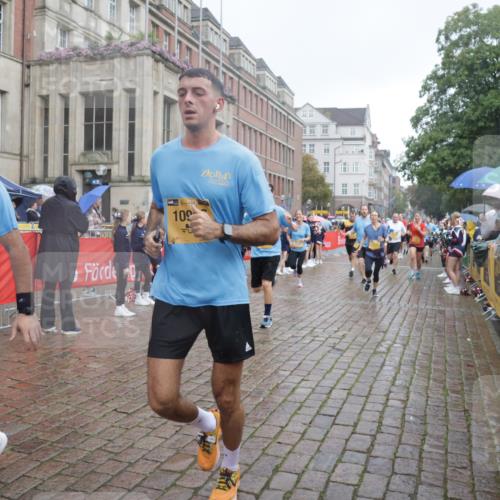13.09.2026 - Kiel Lauf Yannick Fuchs http://msf.ph/oto/10413914 13.09.2026 10:45:40 Ziel 360, 1015, 1065, 1180, 1229, 1484, 1537, 1682, 1752, 2563, 2599, 3182, 3347, 3608, 3749, 3807, 4586, 5072, 5205, 5278, 6269, 6406, 7027, 7503, 8203, 8282, 8442, 8731, 8762, 9083, 9429, 9727, 9770, 9774, 9895, 9914, 10077, 10149, 10407, 12687, 461, 478, 979, 1012, 1267, 1482, 1575, 1590, 1703, 1878, 1969, 2391, 2410, 2599, 2836, 3075, 3263, 3264, 3285, 3628, 3796, 4044, 4151, 4168, 4536, 4588, 4681, 4699, 4726, 5220, 5296, 5361, 5365, 5600, 5763, 5764, 5957, 6799 meine-sportfotos.de