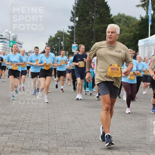13.09.2026 - Kiel Lauf Andreas Tolksdorf http://msf.ph/oto/10413944 13.09.2026 10:04:50 Kiellinie 9306, 11087, 101, 10, 1605, 4, 38, 9916, 2696, 38, 586, 101, 1074 meine-sportfotos.de