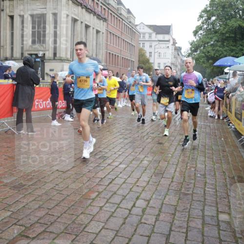 13.09.2026 - Kiel Lauf Yannick Fuchs http://msf.ph/oto/10414195 13.09.2026 10:45:59 Ziel 123, 550, 665, 1030, 1374, 1582, 1725, 2421, 3781, 3844, 5348, 5510, 5515, 5564, 6385, 6436, 6980, 7073, 7772, 8403, 8551, 8561, 8655, 8881, 9375, 9715, 9843, 10046, 10569, 10615, 10735, 10975, 11670, 11822, 12748, 360, 461, 499, 1012, 1015, 1065, 1180, 1229, 1267, 1484, 1537, 1682, 1725, 1752, 1969, 2563, 2599, 2836, 3075, 3182, 3347, 3608, 3749, 3807, 4151, 4536, 4586, 4699, 4726, 5072, 5205, 5278, 5957, 6269, 6406, 7503, 7889, 8203, 8282, 8442, 8731, 8816, 498, 9207 meine-sportfotos.de