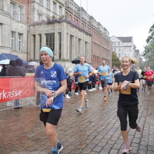 13.09.2026 - Kiel Lauf Yannick Fuchs http://msf.ph/oto/10414390 13.09.2026 10:46:12 Ziel 272, 498, 550, 665, 1013, 1030, 1374, 1582, 2448, 2776, 3422, 4397, 4516, 5017, 5348, 5421, 5510, 5515, 5564, 6436, 6980, 7044, 7241, 7772, 7840, 7939, 8310, 8561, 9207, 9361, 9715, 10050, 10615, 10699, 10809, 10975, 11642, 12077, 12306, 12481, 123, 499, 665, 1015, 1065, 1229, 1484, 1537, 1725, 1752, 2421, 2563, 3347, 3608, 3781, 3807, 3844, 4586, 5072, 5205, 5278, 5348, 5564, 6385, 7073, 7503, 7889, 8203, 8282, 8403, 8442, 8551, 8655, 8731, 8816, 8881, 9375, 6269 meine-sportfotos.de