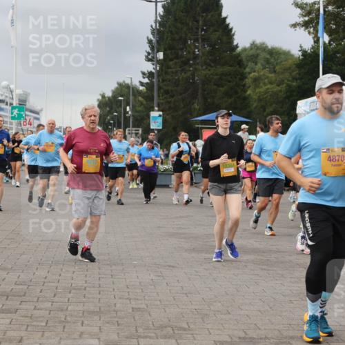 13.09.2026 - Kiel Lauf Andreas Tolksdorf http://msf.ph/oto/10414447 13.09.2026 10:05:24 Kiellinie 10397, 21, 0975, 10364, 4870 meine-sportfotos.de