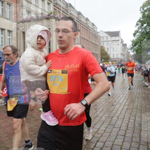 13.09.2026 - Kiel Lauf Yannick Fuchs http://msf.ph/oto/10414484 13.09.2026 10:46:18 Ziel 1013, 1913, 2448, 2776, 3422, 4331, 4397, 4516, 5017, 5421, 7044, 7241, 7840, 8277, 8310, 8520, 9361, 10469, 10699, 10836, 11232, 11642, 12000, 12077, 12306, 12481, 123, 272, 498, 499, 550, 665, 1030, 1229, 1374, 1537, 1582, 1725, 2421, 2563, 3608, 3781, 3844, 5205, 5348, 5510, 5515, 5564, 6385, 6436, 6980, 7073, 7503, 7772, 7889, 7939, 8203, 8403, 8551, 8561, 8655, 8816, 8881, 9207, 9375, 9715, 10050, 10809, 4499, 9875, 12466, 1229, 1537, 2563, 7889 meine-sportfotos.de