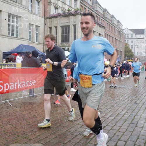 13.09.2026 - Kiel Lauf Yannick Fuchs http://msf.ph/oto/10414555 13.09.2026 10:46:22 Ziel 206, 1013, 1913, 2448, 2776, 3422, 4331, 4397, 4516, 5017, 5421, 7044, 7840, 8277, 8310, 8520, 9361, 9415, 10469, 10699, 10836, 11232, 11642, 12000, 12077, 12306, 12743, 123, 272, 498, 499, 550, 665, 1030, 1374, 1582, 1725, 2421, 3781, 3844, 5348, 5510, 5515, 5564, 6385, 6436, 6980, 7073, 7241, 7772, 7939, 8403, 8551, 8561, 8655, 8816, 8881, 9207, 9375, 9715, 10050, 10809, 4499, 9875, 12466, 1229, 1537, 2563, 7889 meine-sportfotos.de