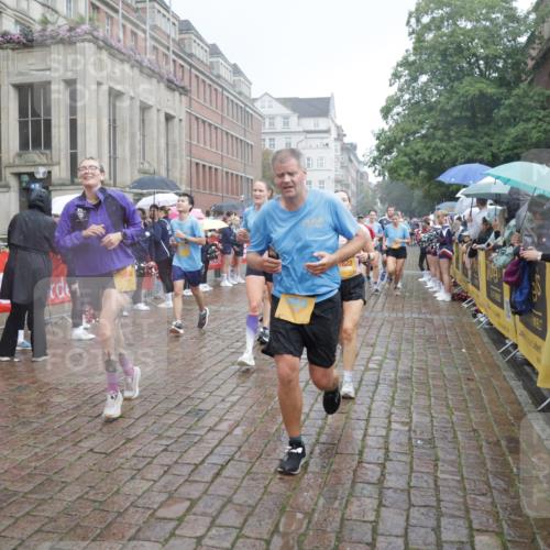 13.09.2026 - Kiel Lauf Yannick Fuchs http://msf.ph/oto/10414724 13.09.2026 10:46:33 Ziel 206, 972, 1325, 1430, 2027, 2037, 3117, 3677, 4242, 4499, 4763, 7061, 8678, 9415, 9844, 9875, 10758, 10836, 11742, 11825, 12307, 12466, 12704, 12743, 272, 498, 550, 665, 1013, 1030, 1374, 1582, 1913, 2448, 2776, 3422, 3781, 3844, 4331, 4397, 4516, 5017, 5348, 5421, 5510, 5515, 5564, 6385, 6436, 6980, 7044, 7073, 7241, 7772, 7840, 7939, 8277, 8310, 8403, 8520, 8551, 8561, 8881, 9207, 9361, 9375, 9715, 10050, 10469, 10699, 10809, 10836, 11232, 11642, 12000 meine-sportfotos.de