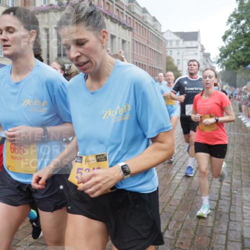 13.09.2026 - Kiel Lauf Yannick Fuchs http://msf.ph/oto/10414776 13.09.2026 10:46:37 Ziel 206, 972, 1325, 1430, 2027, 2037, 2594, 3109, 3117, 3677, 4242, 4499, 4674, 4763, 5591, 5974, 6909, 7061, 8475, 8678, 9248, 9415, 9844, 9875, 10706, 10758, 11742, 11825, 12260, 12307, 12466, 12704, 206, 272, 498, 550, 665, 1013, 1030, 1374, 1582, 1913, 2448, 2776, 3422, 4331, 4397, 4516, 5017, 5348, 5421, 5510, 5515, 5564, 6436, 6980, 7044, 7241, 7772, 7840, 7939, 8277, 8310, 8520, 8561, 9207, 9361, 9415, 9715, 10050, 10469, 10699, 10809, 10836, 11232, 11642, 12000 meine-sportfotos.de