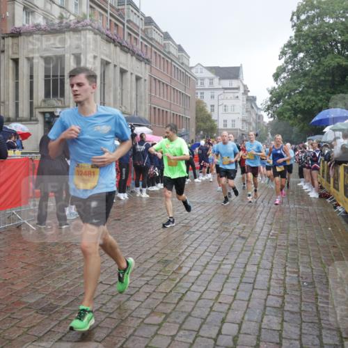 13.09.2026 - Kiel Lauf Yannick Fuchs http://msf.ph/oto/10414890 13.09.2026 10:46:45 Ziel 898, 1982, 2551, 2594, 2702, 3109, 3533, 3964, 4499, 4674, 5591, 5974, 6551, 6874, 6909, 8219, 8283, 8475, 8901, 9248, 9713, 9875, 10398, 10706, 10814, 11075, 12260, 12466, 206, 972, 1013, 1325, 1430, 1913, 2027, 2037, 2448, 2776, 3117, 3422, 3677, 4242, 4331, 4397, 4516, 4763, 5017, 5421, 7044, 7061, 7241, 7840, 8277, 8310, 8520, 8678, 9361, 9415, 9844, 10469, 10699, 10758, 10836, 11232, 11642, 12000, 12704, 85, 111 meine-sportfotos.de