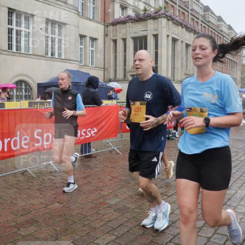 13.09.2026 - Kiel Lauf Yannick Fuchs http://msf.ph/oto/10415017 13.09.2026 10:46:53 Ziel 184, 189, 226, 404, 898, 1169, 1982, 2551, 2576, 2702, 2728, 3533, 3878, 3964, 4014, 4147, 5449, 6551, 6874, 7089, 8219, 8283, 8901, 9044, 9048, 9474, 9713, 10088, 10144, 10197, 10305, 10398, 10814, 11075, 11343, 11441, 12693, 206, 972, 1325, 1430, 1913, 2027, 2037, 2551, 2594, 3109, 3117, 3677, 4242, 4331, 4499, 4674, 4763, 5591, 5974, 6909, 7061, 8277, 8283, 8475, 8520, 8678, 8901, 9415, 9844, 9875, 10469, 10758, 10836, 11232, 12000, 12704, 85, 111, 116 meine-sportfotos.de