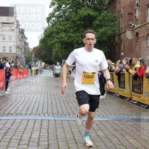 13.09.2026 - Kiel Lauf Yannick Fuchs http://msf.ph/oto/10415037 13.09.2026 09:35:20 Ziel 2761, 4638, 11904, 12484, 12832, 3168, 3766, 4361, 7414, 9380, 10461, 11719, 12484, 4589, 12278 meine-sportfotos.de