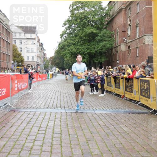 13.09.2026 - Kiel Lauf Yannick Fuchs http://msf.ph/oto/10415076 13.09.2026 09:35:23 Ziel 2761, 4589, 4638, 12832, 2761, 3168, 3766, 4361, 7414, 9380, 10461, 11719, 11904, 12484, 10461 meine-sportfotos.de