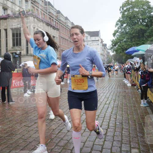 13.09.2026 - Kiel Lauf Yannick Fuchs http://msf.ph/oto/10415201 13.09.2026 10:47:08 Ziel 85, 111, 116, 525, 816, 1107, 1563, 1674, 4380, 4789, 4894, 5089, 5424, 5649, 5914, 6142, 6742, 7040, 8238, 8364, 8839, 9044, 9048, 9200, 9453, 9536, 9646, 9675, 9989, 10340, 10508, 10657, 11343, 11560, 11561, 11730, 11773, 12584, 184, 189, 226, 404, 898, 1169, 1325, 1982, 2027, 2551, 2576, 2594, 2702, 2728, 3109, 3117, 3533, 3677, 3878, 3964, 4014, 4147, 4499, 4674, 5449, 5591, 5974, 6551, 6874, 6909, 8219, 8283, 8475, 8678, 8901, 9875, 10758, 365 meine-sportfotos.de