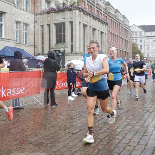 13.09.2026 - Kiel Lauf Yannick Fuchs http://msf.ph/oto/10415305 13.09.2026 10:47:15 Ziel 116, 821, 1107, 1367, 1563, 1674, 1803, 2000, 2185, 2429, 2713, 2947, 3183, 3463, 4150, 4380, 4773, 4789, 5089, 5195, 5505, 5649, 5914, 6142, 7288, 8238, 8707, 8839, 8953, 9200, 9536, 9645, 9646, 9675, 9989, 10340, 10508, 10718, 10949, 11560, 11561, 11730, 11773, 85, 111, 184, 189, 226, 404, 525, 816, 898, 1169, 1563, 1674, 1982, 2551, 2576, 2594, 2702, 2728, 3533, 3878, 3964, 4014, 4147, 4674, 4894, 5424, 5449, 5591, 5974, 6551, 6742, 6874, 6909, 8219, 8283, 8475, 8901, 365 meine-sportfotos.de