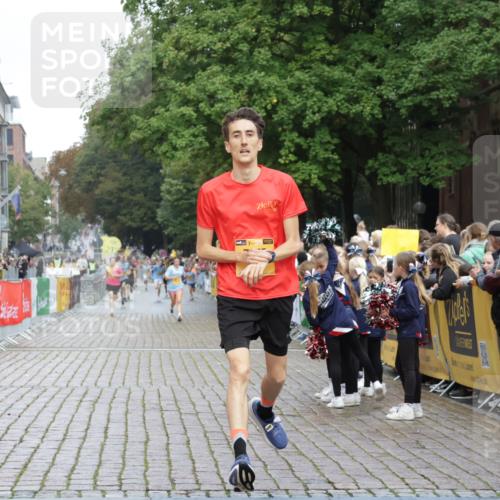 13.09.2026 - Kiel Lauf Yannick Fuchs http://msf.ph/oto/10415379 13.09.2026 09:37:06 Ziel 2455, 3900, 7855, 2430, 3866, 7546, 9450, 999, 2417, 3174, 3481, 4737, 5837, 8658, 9696, 12416, 391, 3866, 9630, 12726 meine-sportfotos.de