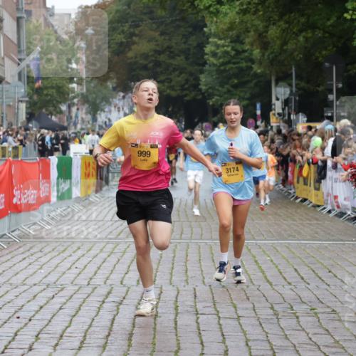 13.09.2026 - Kiel Lauf Yannick Fuchs http://msf.ph/oto/10415405 13.09.2026 09:37:13 Ziel 999, 3174, 3481, 7855, 8658, 2430, 2455, 3900, 9450, 2417, 4737, 5837, 7050, 8661, 9696, 10220, 10778, 12416, 2430, 3866, 7546, 9450 meine-sportfotos.de