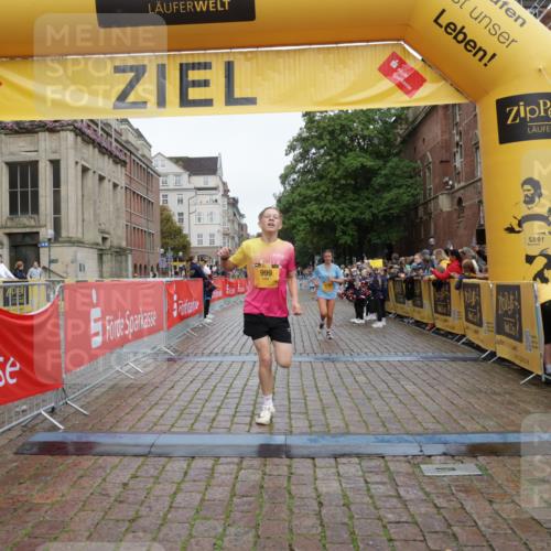 13.09.2026 - Kiel Lauf Yannick Fuchs http://msf.ph/oto/10415435 13.09.2026 09:37:15 Ziel 999, 3174, 3481, 4737, 7855, 8658, 2455, 3900, 7855, 9450, 2417, 5837, 7050, 7827, 8661, 9696, 10220, 10656, 10778, 12416, 2430, 7546, 9450 meine-sportfotos.de