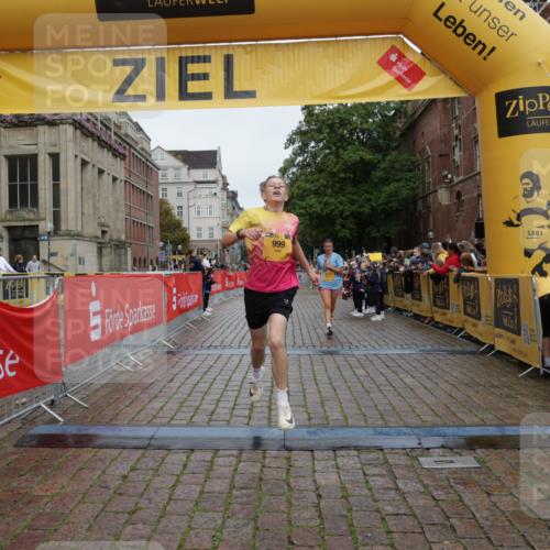 13.09.2026 - Kiel Lauf Yannick Fuchs http://msf.ph/oto/10415443 13.09.2026 09:37:15 Ziel 999, 3174, 3481, 4737, 7855, 8658, 2455, 3900, 7855, 9450, 2417, 5837, 7050, 7827, 8661, 9696, 10220, 10656, 10778, 12416, 2430, 7546, 9450 meine-sportfotos.de
