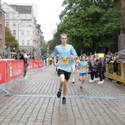 13.09.2026 - Kiel Lauf Yannick Fuchs http://msf.ph/oto/10415476 13.09.2026 09:37:20 Ziel 999, 2417, 3174, 3481, 4737, 8658, 9696, 2455, 3900, 7855, 2720, 5837, 7050, 7827, 8661, 10220, 10656, 10778, 12416, 2430, 9450 meine-sportfotos.de