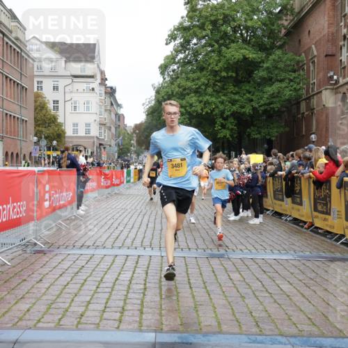 13.09.2026 - Kiel Lauf Yannick Fuchs http://msf.ph/oto/10415479 13.09.2026 09:37:20 Ziel 999, 2417, 3174, 3481, 4737, 8658, 9696, 2455, 3900, 7855, 2720, 5837, 7050, 7827, 8661, 10220, 10656, 10778, 12416, 2430, 9450 meine-sportfotos.de