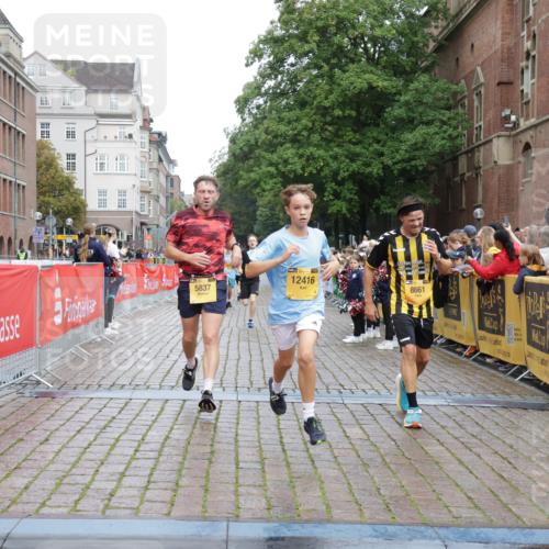 13.09.2026 - Kiel Lauf Yannick Fuchs http://msf.ph/oto/10415550 13.09.2026 09:37:28 Ziel 2417, 3481, 4737, 5837, 7050, 8658, 8661, 9696, 10220, 10778, 12416, 999, 2455, 3174, 3481, 3900, 7855, 8658, 2057, 2720, 4252, 4790, 7827, 9518, 10656 meine-sportfotos.de