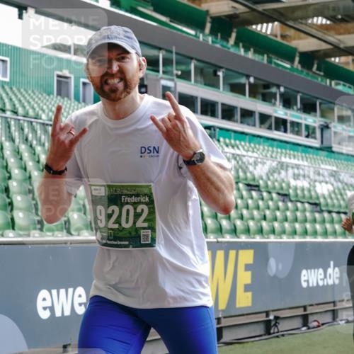 13.09.2026 - 21. swb-Marathon Bremen Michael Burmester http://msf.ph/oto/10415769 13.09.2026 13:19:27 Laufen im Stadion 333, 404, 464, 486, 512, 546, 732, 753, 921, 938, 1066, 1129, 1156, 1431, 1506, 1756, 1765, 1815, 1844, 1868, 1916, 2028, 2056, 2123, 2137, 2224, 2240, 2294, 2315, 2357, 2358, 2453, 2533, 2557, 2563, 2614, 2622, 2626, 2689, 2694, 2695, 2702, 2703, 2722, 2756, 2786, 2843, 2845, 2849, 2857, 2879, 2880, 2944, 2983, 2999, 3031, 3046, 3059, 3072, 3096, 3100, 3116, 3146, 3189, 3198, 3243, 3263, 3285, 3287, 3310, 3315, 3476, 3537, 3619, 3633, 3740, 3879, 4478 meine-sportfotos.de