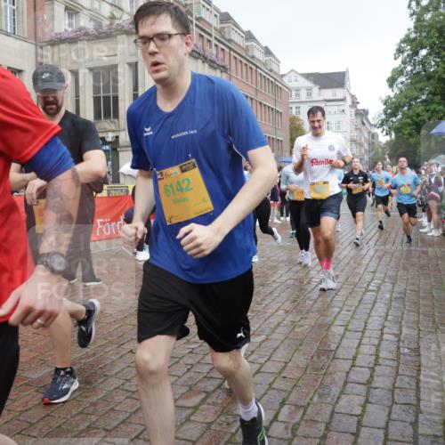 13.09.2026 - Kiel Lauf Yannick Fuchs http://msf.ph/oto/10415782 13.09.2026 10:47:46 Ziel 335, 708, 1944, 3682, 4096, 4425, 4583, 5240, 5747, 5787, 6036, 6384, 6778, 6904, 6946, 6949, 6967, 6978, 7001, 8387, 9076, 9643, 10651, 11382, 11705, 11724, 11829, 12498, 12510, 12593, 116, 365, 821, 917, 1107, 1280, 1367, 1803, 1944, 2000, 2183, 2185, 2429, 2713, 2947, 3064, 3136, 3183, 3306, 3463, 3512, 3565, 3745, 4070, 4077, 4149, 4150, 4187, 4380, 4450, 4531, 4773, 5195, 5239, 5505, 5573, 5649, 5980, 6005, 6142, 6235, 6792, 6940, 6981, 7288, 7632, 8058, 9104 meine-sportfotos.de