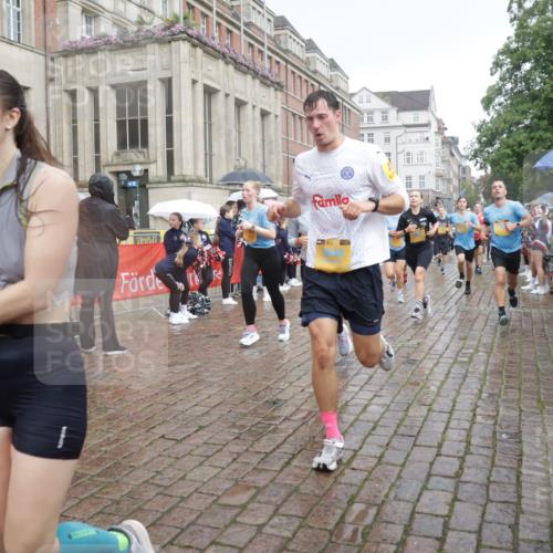 13.09.2026 - Kiel Lauf Yannick Fuchs http://msf.ph/oto/10415786 13.09.2026 10:47:47 Ziel 335, 708, 1059, 3682, 4096, 4425, 4583, 5240, 5747, 5787, 6036, 6384, 6778, 6904, 6946, 6949, 6967, 6978, 7001, 8387, 9076, 9643, 10651, 11705, 11724, 11829, 12498, 12510, 12593, 335, 365, 821, 917, 1280, 1367, 1803, 1944, 2000, 2183, 2185, 2429, 2713, 2947, 3064, 3136, 3183, 3306, 3463, 3512, 3565, 3745, 4070, 4077, 4149, 4150, 4187, 4450, 4531, 4773, 5195, 5239, 5505, 5573, 5649, 5787, 5980, 6005, 6142, 6235, 6792, 6940, 6981, 7288, 7632, 8058, 9104 meine-sportfotos.de