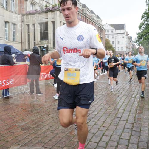 13.09.2026 - Kiel Lauf Yannick Fuchs http://msf.ph/oto/10415799 13.09.2026 10:47:47 Ziel 335, 708, 1059, 3682, 4096, 4425, 4583, 5240, 5747, 5787, 6036, 6384, 6778, 6904, 6946, 6949, 6967, 6978, 7001, 8387, 9076, 9643, 10651, 11705, 11724, 11829, 12498, 12510, 12593, 335, 365, 821, 917, 1280, 1367, 1803, 1944, 2000, 2183, 2185, 2429, 2713, 2947, 3064, 3136, 3183, 3306, 3463, 3512, 3565, 3745, 4070, 4077, 4149, 4150, 4187, 4450, 4531, 4773, 5195, 5239, 5505, 5573, 5649, 5787, 5980, 6005, 6142, 6235, 6792, 6940, 6981, 7288, 7632, 8058, 9104 meine-sportfotos.de
