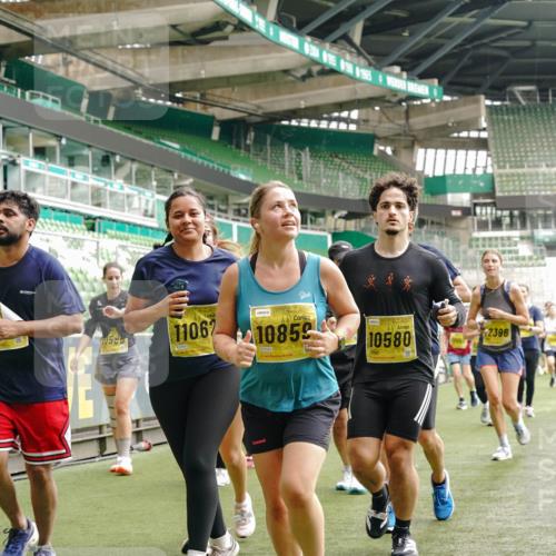 13.09.2026 - 21. swb-Marathon Bremen Michael Burmester http://msf.ph/oto/10415882 13.09.2026 10:41:52 Laufen im Stadion 10148, 10155, 10163, 10247, 10313, 10330, 10354, 10395, 10396, 10399, 10414, 10419, 10422, 10424, 10455, 10461, 10462, 10483, 10490, 10519, 10527, 10545, 10546, 10547, 10582, 10586, 10611, 10644, 10665, 10694, 10705, 10706, 10719, 10722, 10752, 10766, 10768, 10776, 10804, 10854, 10859, 10889, 10909, 10963, 10977, 11026, 11027, 11041, 11043, 11048, 11078, 11084, 11085, 11090, 11097, 11098, 11140, 11192 meine-sportfotos.de