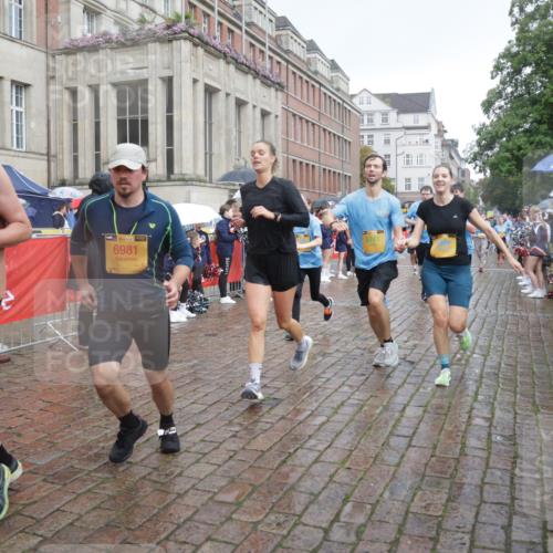 13.09.2026 - Kiel Lauf Yannick Fuchs http://msf.ph/oto/10415919 13.09.2026 10:47:54 Ziel 696, 708, 995, 1059, 2625, 3682, 3715, 4425, 4583, 4713, 5240, 5747, 6507, 6778, 6904, 6967, 7001, 7104, 8387, 9076, 9915, 10634, 11603, 11705, 11829, 12510, 12758, 335, 365, 821, 917, 1280, 1944, 2000, 2183, 2429, 3064, 3136, 3306, 3512, 3565, 3745, 4070, 4077, 4096, 4149, 4150, 4187, 4450, 4531, 4583, 5239, 5505, 5573, 5787, 5980, 6005, 6036, 6235, 6384, 6792, 6904, 6940, 6946, 6949, 6978, 6981, 7288, 7632, 8058, 9104, 10651, 11705, 11724, 12593, 960, 1644, 2097, 2253 meine-sportfotos.de