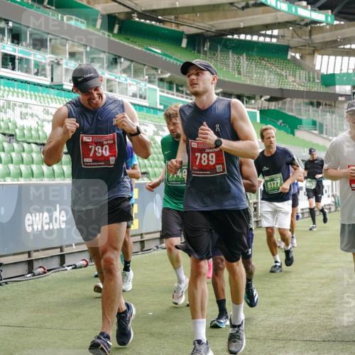 13.09.2026 - 21. swb-Marathon Bremen Michael Burmester http://msf.ph/oto/10416118 13.09.2026 12:58:16 Laufen im Stadion 141, 148, 226, 334, 511, 672, 769, 776, 789, 790, 857, 909, 972, 1010, 1119, 1191, 1199, 1254, 1281, 1535, 1642, 1647, 1752, 1809, 1881, 1900, 1931, 1933, 2046, 2051, 2075, 2324, 2343, 2367, 2371, 2397, 2402, 2423, 2425, 2493, 2577, 2640, 2771, 2807, 2885, 2903, 2904, 2979, 3021, 3051, 3078, 3098, 3120, 3138, 3148, 3182, 3186, 3233, 3319, 3338, 3435, 3450, 3458, 3514, 3534, 3560, 3634, 3655, 3685, 3690, 3695, 3760, 3866, 3933, 3934, 3939, 4101, 4316, 4319, 205 meine-sportfotos.de