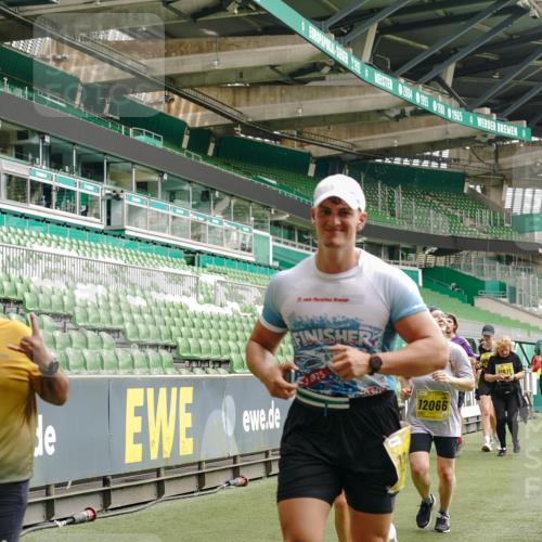 13.09.2026 - 21. swb-Marathon Bremen Michael Burmester http://msf.ph/oto/10416135 13.09.2026 10:42:02 Laufen im Stadion 10148, 10155, 10163, 10247, 10303, 10313, 10330, 10354, 10395, 10396, 10399, 10414, 10419, 10422, 10461, 10462, 10483, 10490, 10491, 10519, 10527, 10545, 10546, 10547, 10557, 10586, 10611, 10644, 10665, 10694, 10705, 10706, 10719, 10722, 10752, 10766, 10768, 10773, 10776, 10784, 10804, 10805, 10854, 10859, 10880, 10889, 10909, 10963, 10977, 11026, 11027, 11041, 11043, 11048, 11078, 11084, 11085, 11090, 11097, 11098, 11140, 11192 meine-sportfotos.de