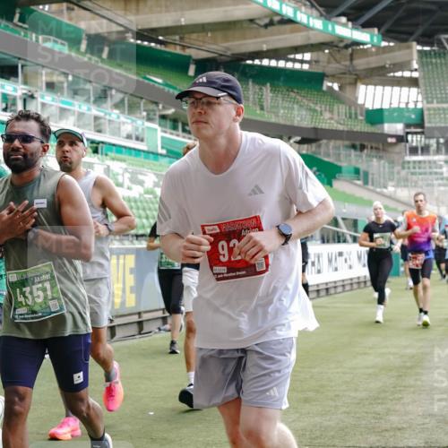 13.09.2026 - 21. swb-Marathon Bremen Michael Burmester http://msf.ph/oto/10416185 13.09.2026 12:58:17 Laufen im Stadion 141, 148, 226, 334, 511, 672, 776, 789, 790, 857, 909, 972, 1010, 1119, 1191, 1199, 1254, 1281, 1535, 1642, 1647, 1752, 1809, 1881, 1900, 1931, 1933, 2046, 2051, 2075, 2324, 2343, 2367, 2371, 2397, 2402, 2423, 2425, 2493, 2577, 2640, 2771, 2807, 2885, 2903, 2904, 2979, 3021, 3051, 3078, 3098, 3120, 3138, 3148, 3182, 3186, 3233, 3319, 3338, 3435, 3450, 3514, 3534, 3560, 3634, 3655, 3685, 3690, 3695, 3760, 3866, 3933, 3934, 3939, 4101, 4316, 4319, 205 meine-sportfotos.de