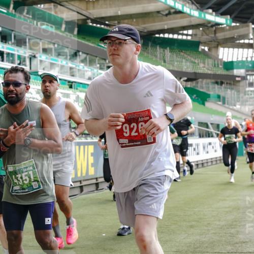 13.09.2026 - 21. swb-Marathon Bremen Michael Burmester http://msf.ph/oto/10416194 13.09.2026 12:58:17 Laufen im Stadion 141, 148, 226, 334, 511, 672, 776, 789, 790, 857, 909, 972, 1010, 1119, 1191, 1199, 1254, 1281, 1535, 1642, 1647, 1752, 1809, 1881, 1900, 1931, 1933, 2046, 2051, 2075, 2324, 2343, 2367, 2371, 2397, 2402, 2423, 2425, 2493, 2577, 2640, 2771, 2807, 2885, 2903, 2904, 2979, 3021, 3051, 3078, 3098, 3120, 3138, 3148, 3182, 3186, 3233, 3319, 3338, 3435, 3450, 3514, 3534, 3560, 3634, 3655, 3685, 3690, 3695, 3760, 3866, 3933, 3934, 3939, 4101, 4316, 4319, 205 meine-sportfotos.de