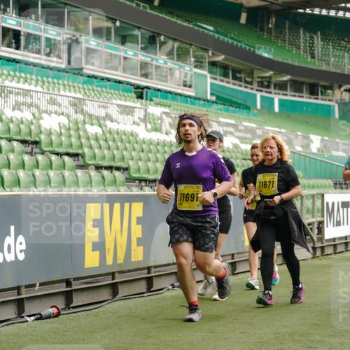 13.09.2026 - 21. swb-Marathon Bremen Michael Burmester http://msf.ph/oto/10416240 13.09.2026 10:42:06 Laufen im Stadion 10148, 10155, 10163, 10247, 10303, 10313, 10330, 10354, 10361, 10362, 10395, 10396, 10399, 10414, 10419, 10422, 10461, 10462, 10483, 10490, 10491, 10519, 10527, 10545, 10546, 10547, 10557, 10586, 10611, 10644, 10665, 10694, 10705, 10706, 10719, 10722, 10752, 10766, 10768, 10773, 10776, 10784, 10804, 10805, 10854, 10859, 10880, 10889, 10909, 10963, 10977, 11026, 11027, 11041, 11043, 11048, 11078, 11084, 11085, 11090, 11097, 11098, 11140, 11173, 11192 meine-sportfotos.de