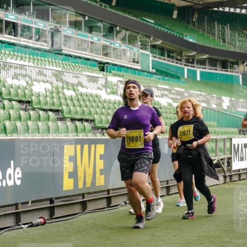 13.09.2026 - 21. swb-Marathon Bremen Michael Burmester http://msf.ph/oto/10416250 13.09.2026 10:42:06 Laufen im Stadion 10148, 10155, 10163, 10247, 10303, 10313, 10330, 10354, 10361, 10362, 10395, 10396, 10399, 10414, 10419, 10422, 10461, 10462, 10483, 10490, 10491, 10519, 10527, 10545, 10546, 10547, 10557, 10586, 10611, 10644, 10665, 10694, 10705, 10706, 10719, 10722, 10752, 10766, 10768, 10773, 10776, 10784, 10804, 10805, 10854, 10859, 10880, 10889, 10909, 10963, 10977, 11026, 11027, 11041, 11043, 11048, 11078, 11084, 11085, 11090, 11097, 11098, 11140, 11173, 11192 meine-sportfotos.de