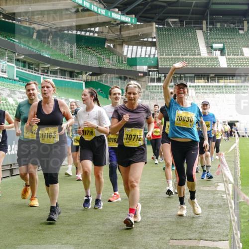 13.09.2026 - 21. swb-Marathon Bremen Michael Burmester http://msf.ph/oto/10416296 13.09.2026 10:42:08 Laufen im Stadion 10148, 10155, 10163, 10247, 10303, 10313, 10330, 10354, 10361, 10362, 10395, 10396, 10399, 10414, 10419, 10422, 10461, 10462, 10483, 10490, 10491, 10519, 10527, 10545, 10546, 10547, 10557, 10586, 10611, 10644, 10665, 10694, 10705, 10706, 10719, 10722, 10752, 10766, 10768, 10773, 10776, 10784, 10804, 10805, 10854, 10859, 10880, 10889, 10909, 10963, 10977, 11026, 11027, 11041, 11043, 11048, 11078, 11084, 11085, 11090, 11097, 11098, 11140, 11173, 11192 meine-sportfotos.de