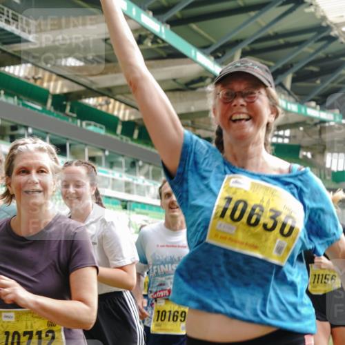 13.09.2026 - 21. swb-Marathon Bremen Michael Burmester http://msf.ph/oto/10416391 13.09.2026 10:42:10 Laufen im Stadion 10148, 10155, 10163, 10247, 10303, 10313, 10330, 10354, 10361, 10362, 10395, 10396, 10399, 10414, 10419, 10422, 10461, 10462, 10483, 10490, 10491, 10519, 10527, 10545, 10546, 10547, 10557, 10586, 10611, 10644, 10665, 10694, 10705, 10706, 10719, 10722, 10752, 10766, 10768, 10773, 10776, 10784, 10804, 10805, 10854, 10859, 10880, 10889, 10909, 10963, 10977, 11026, 11027, 11041, 11043, 11048, 11078, 11084, 11085, 11090, 11097, 11098, 11140, 11173, 11192 meine-sportfotos.de