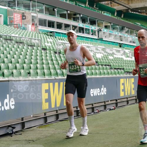 13.09.2026 - 21. swb-Marathon Bremen Michael Burmester http://msf.ph/oto/10416408 13.09.2026 12:58:24 Laufen im Stadion 141, 148, 191, 226, 334, 511, 672, 776, 789, 790, 909, 972, 1010, 1119, 1191, 1199, 1254, 1281, 1535, 1642, 1647, 1752, 1809, 1881, 1900, 1931, 1933, 2046, 2051, 2075, 2210, 2324, 2343, 2367, 2371, 2397, 2402, 2423, 2425, 2493, 2577, 2640, 2771, 2807, 2827, 2885, 2903, 2904, 2979, 3021, 3051, 3078, 3098, 3120, 3138, 3148, 3182, 3186, 3233, 3319, 3338, 3435, 3450, 3514, 3516, 3534, 3560, 3634, 3655, 3685, 3690, 3695, 3760, 3866, 3933, 3934, 3939, 4101, 4316, 4319, 205 meine-sportfotos.de