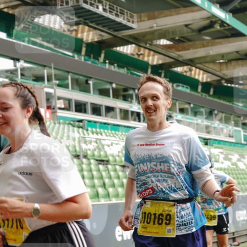 13.09.2026 - 21. swb-Marathon Bremen Michael Burmester http://msf.ph/oto/10416413 13.09.2026 10:42:11 Laufen im Stadion 10148, 10155, 10163, 10247, 10303, 10313, 10330, 10354, 10361, 10362, 10395, 10396, 10399, 10414, 10419, 10422, 10461, 10462, 10483, 10490, 10491, 10519, 10527, 10545, 10546, 10547, 10557, 10586, 10611, 10644, 10665, 10694, 10705, 10706, 10719, 10722, 10752, 10766, 10768, 10773, 10776, 10784, 10804, 10805, 10854, 10859, 10880, 10889, 10909, 10963, 10977, 11026, 11027, 11041, 11043, 11048, 11078, 11084, 11085, 11090, 11097, 11098, 11140, 11173, 11192 meine-sportfotos.de
