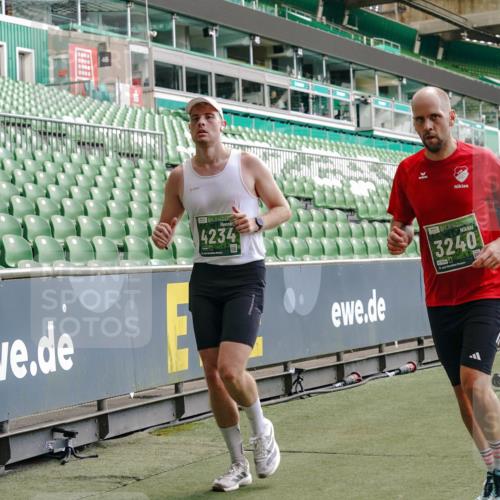 13.09.2026 - 21. swb-Marathon Bremen Michael Burmester http://msf.ph/oto/10416439 13.09.2026 12:58:25 Laufen im Stadion 141, 148, 191, 226, 334, 511, 672, 776, 789, 790, 909, 972, 1010, 1119, 1191, 1199, 1254, 1281, 1535, 1642, 1647, 1752, 1809, 1881, 1900, 1931, 1933, 2046, 2051, 2075, 2210, 2324, 2343, 2367, 2371, 2397, 2402, 2423, 2425, 2493, 2577, 2771, 2807, 2827, 2885, 2903, 2904, 2979, 3021, 3051, 3078, 3098, 3120, 3138, 3148, 3182, 3186, 3233, 3319, 3338, 3435, 3450, 3514, 3516, 3534, 3560, 3634, 3655, 3685, 3690, 3695, 3760, 3866, 3933, 3934, 3939, 4101, 4316, 4319, 205 meine-sportfotos.de