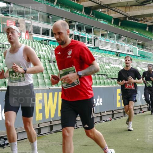 13.09.2026 - 21. swb-Marathon Bremen Michael Burmester http://msf.ph/oto/10416452 13.09.2026 12:58:25 Laufen im Stadion 141, 148, 191, 226, 334, 511, 672, 776, 789, 790, 909, 972, 1010, 1119, 1191, 1199, 1254, 1281, 1535, 1642, 1647, 1752, 1809, 1881, 1900, 1931, 1933, 2046, 2051, 2075, 2210, 2324, 2343, 2367, 2371, 2397, 2402, 2423, 2425, 2493, 2577, 2771, 2807, 2827, 2885, 2903, 2904, 2979, 3021, 3051, 3078, 3098, 3120, 3138, 3148, 3182, 3186, 3233, 3319, 3338, 3435, 3450, 3514, 3516, 3534, 3560, 3634, 3655, 3685, 3690, 3695, 3760, 3866, 3933, 3934, 3939, 4101, 4316, 4319, 205 meine-sportfotos.de