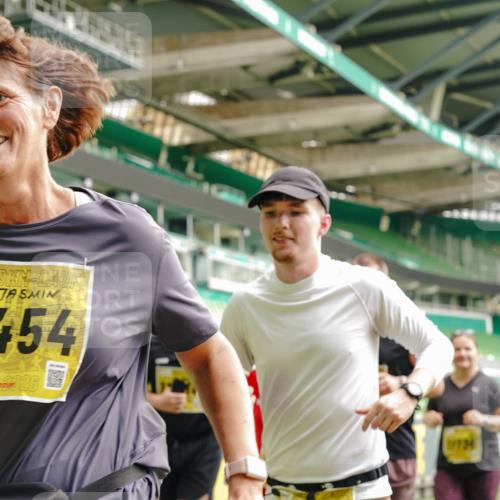 13.09.2026 - 21. swb-Marathon Bremen Michael Burmester http://msf.ph/oto/10416568 13.09.2026 10:42:16 Laufen im Stadion 10148, 10155, 10163, 10247, 10303, 10313, 10330, 10361, 10362, 10395, 10396, 10399, 10414, 10419, 10422, 10461, 10462, 10483, 10490, 10491, 10519, 10527, 10546, 10547, 10557, 10572, 10586, 10644, 10665, 10705, 10706, 10719, 10722, 10752, 10766, 10768, 10773, 10776, 10784, 10804, 10805, 10854, 10859, 10880, 10889, 10909, 10963, 10977, 11026, 11027, 11041, 11043, 11048, 11078, 11084, 11085, 11090, 11097, 11098, 11140, 11173, 11192, 11274 meine-sportfotos.de