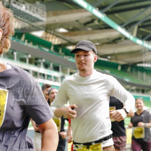 13.09.2026 - 21. swb-Marathon Bremen Michael Burmester http://msf.ph/oto/10416582 13.09.2026 10:42:16 Laufen im Stadion 10148, 10155, 10163, 10247, 10303, 10313, 10330, 10361, 10362, 10395, 10396, 10399, 10414, 10419, 10422, 10461, 10462, 10483, 10490, 10491, 10519, 10527, 10546, 10547, 10557, 10572, 10586, 10644, 10665, 10705, 10706, 10719, 10722, 10752, 10766, 10768, 10773, 10776, 10784, 10804, 10805, 10854, 10859, 10880, 10889, 10909, 10963, 10977, 11026, 11027, 11041, 11043, 11048, 11078, 11084, 11085, 11090, 11097, 11098, 11140, 11173, 11192, 11274 meine-sportfotos.de